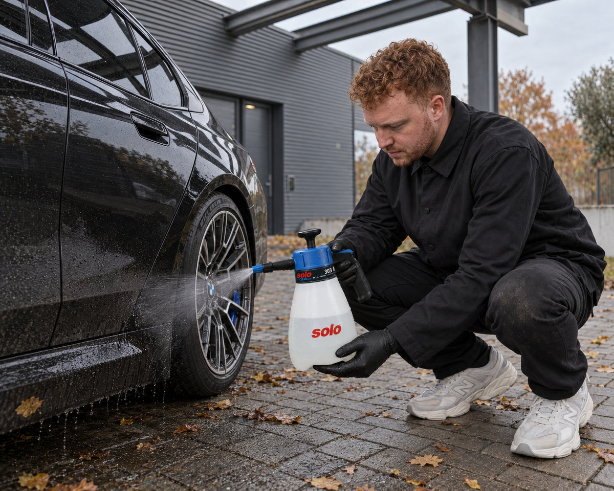Detailing1 Hero: Drukspuiten — de juiste hogedrukreiniger kiezen, voorwas op 3 bar in plaats van hoge druk (desktop)