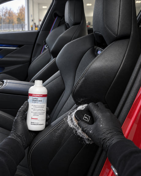 Detailing1 nettoyer le cuir — mousse sur la brosse Koch-Chemie au bourrelet de siège, COLOURLOCK Leather Cleaner (Mild)