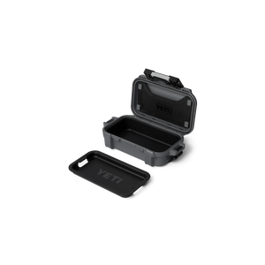 Detailing1 YETI LoadOut GoBox 1 Charcoal — geöffnet mit Tray