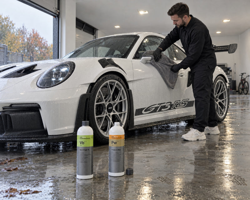 Detailing1 Spotlight: herfstwasbeurt met Koch-Chemie Vb en Pw, THE COLLECTION Aqua droogdoek op een Porsche 911 GT3 RS