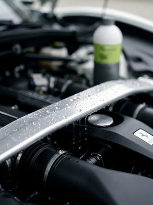 Frisch gereinigter Ferrari-Motorraum nach Koch-Chemie Green Star Reinigung