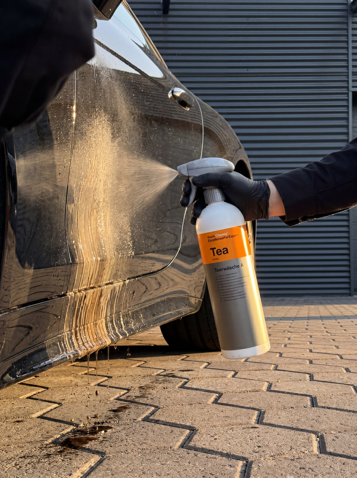 Koch-Chemie Teerwäsche A aufgesprüht auf verteerten Schweller