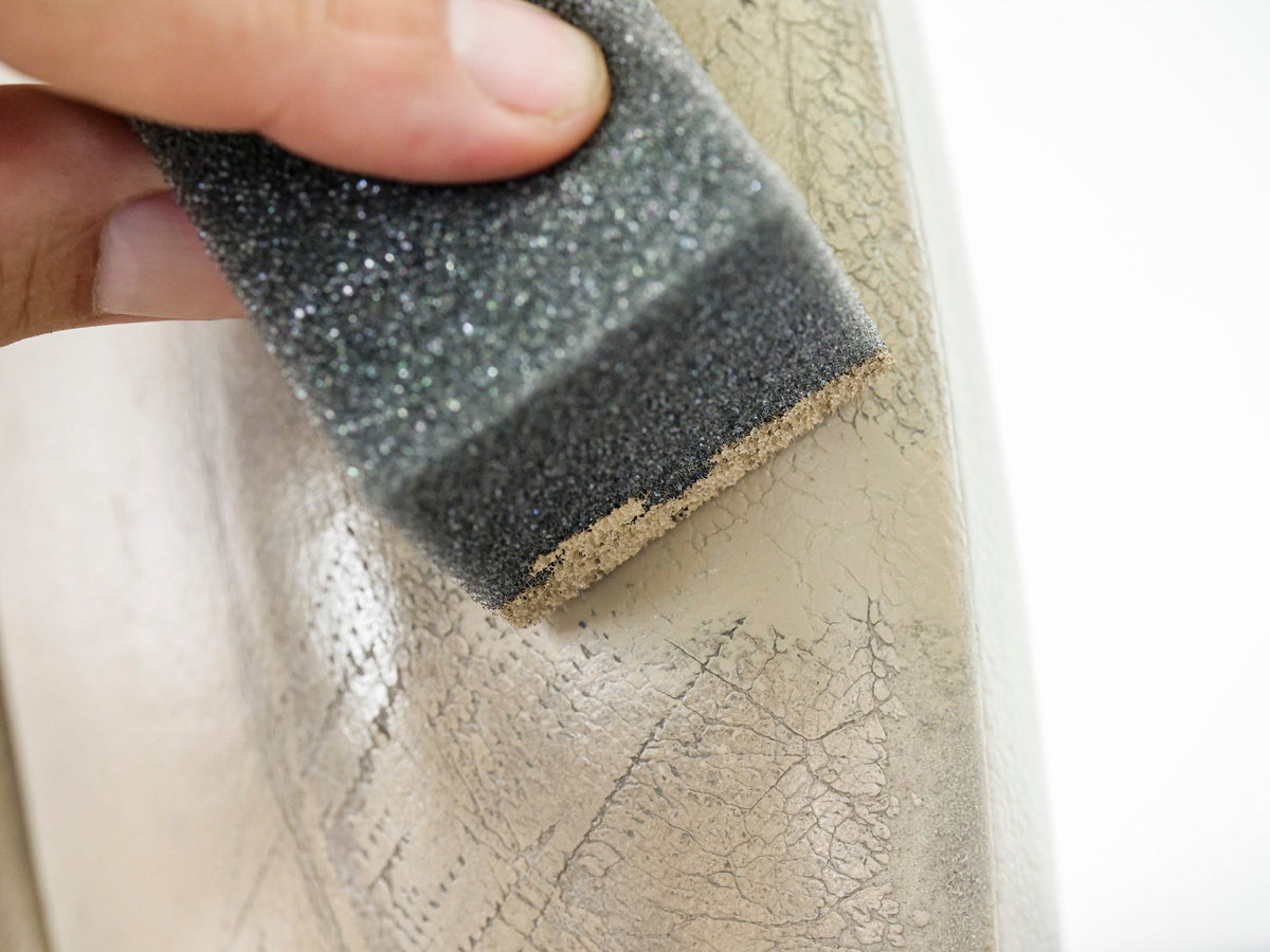 Detailing1 COLOURLOCK bases neutres Leather Fresh — on ravive un cuir craquelé à l'éponge